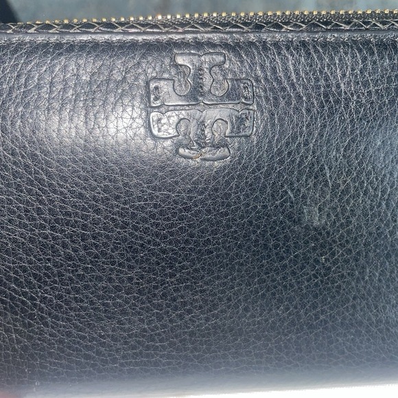 Tory Burch Taylor Zip Continental Wallet in Black Pebbled Leather With Tassel - Picture 2 of 15